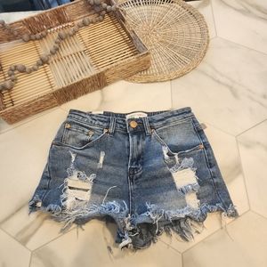 Almost famous, womens size 3, CUTEST fringed distressed denim short shorts🩷